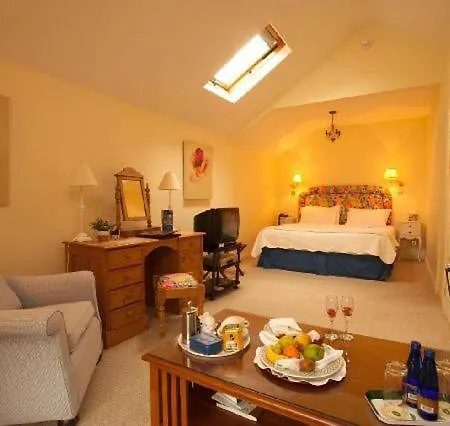 Πανσιόν Country House 4*